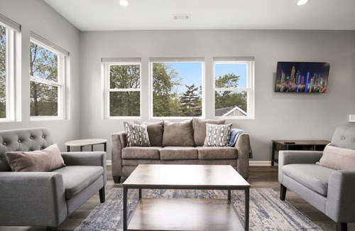 Bensenville Condo | New Stunning 2BED 2BATH Apartment. Close to METRA, O'Hare and Rivers Casino