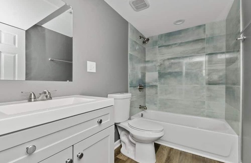 Bensenville Condo | New Stunning 2BED 2BATH Apartment. Close to METRA, O'Hare and Rivers Casino