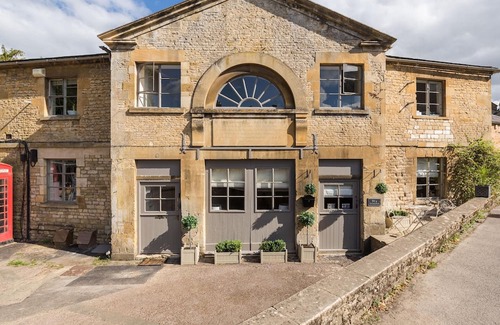 Bouvet Island House | Amazing Georgian Cotswold Apartment