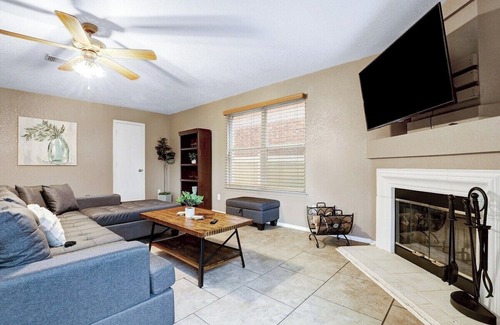 Live Oak House | This house is a 5 bedroom(s), 2.5 bathrooms, located in Live Oak, TX.