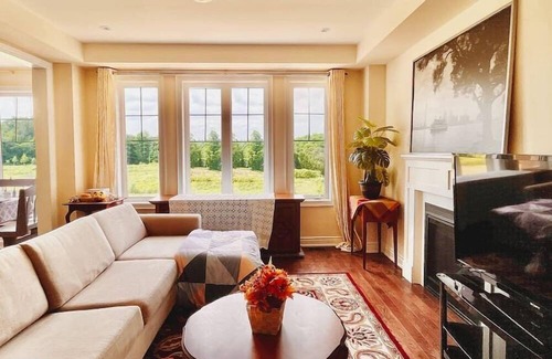 East Gwillimbury House | Water's Edge Haven Su