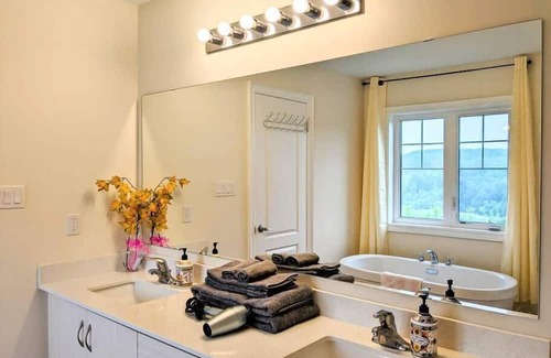 East Gwillimbury House | Water's Edge Haven Su
