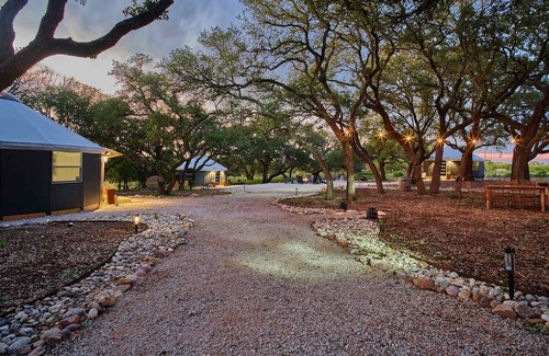 Fredericksburg House | Luxury Stay by Wineries | Stargazing & Nature