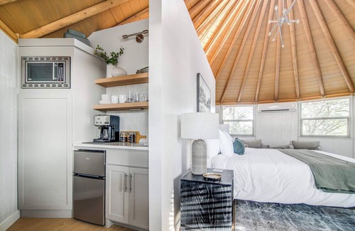 Fredericksburg House | Luxury Stay Next to Wineries | Stargazing & Nature