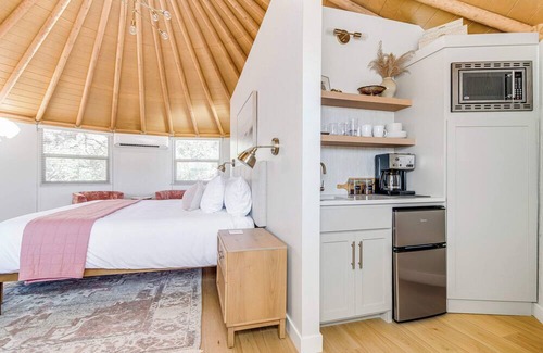 Fredericksburg House | Luxury Stay by Wineries | Stargazing & Nature