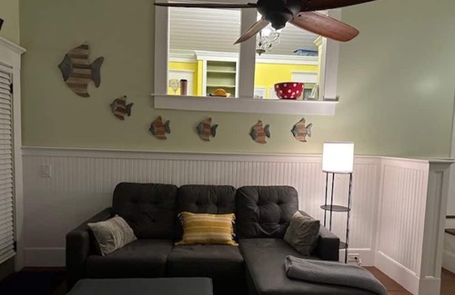 Pahoa Cottage | Da Jungalow sleeps 4, 10 minutes from Pahoa town, Kalapana and Black Sand Beach!