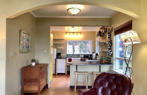 Columbia City House | Seattle Vacation Home: Charming and Eclectic 2 Bedroom Craftsman in the heart of Columbia City