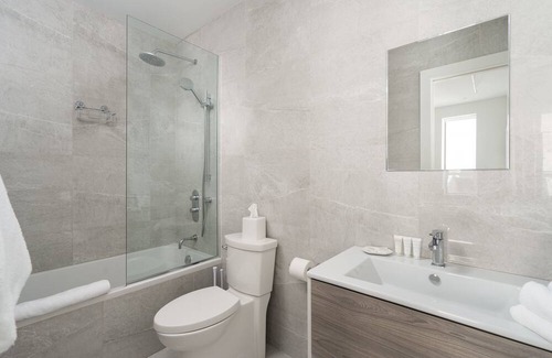 International District Apartment | BAKAN - Gem in the city : MODERN 2BD in Old/DT