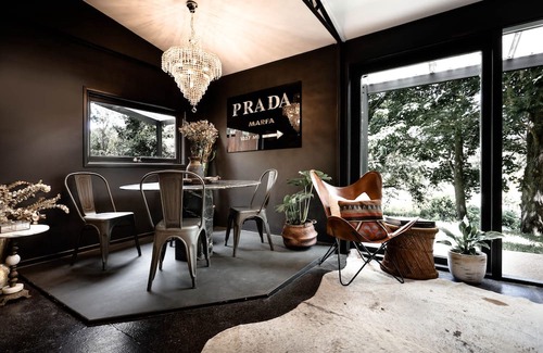 Yandina Creek Cottage | Dark Moon Cottage Luxurious