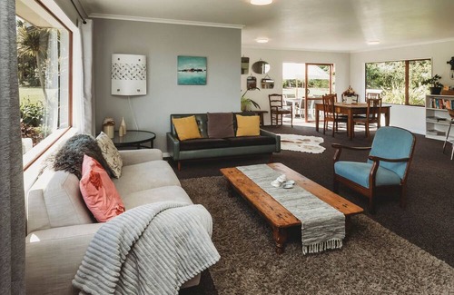 Kaitake House | WHAREPUNI OAKURA RETREAT