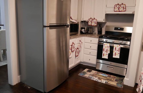 Toledo House | Comfy 3bedroom residential home w/indoor fireplace