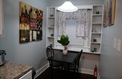 Toledo House | Comfy 3bedroom residential home w/indoor fireplace