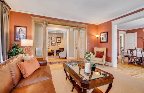 Summit - University House | MINNESTAY * The Fitzgerald * Cathedral Hill | Historic Home | Themed Rooms