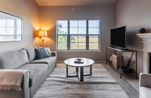 Bentonville Apartment | Modern Apartment in Prime Location (ID8347X53)