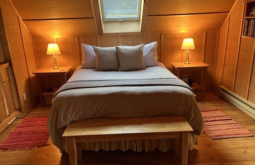 Yachats Cabin | River front cabin a quick walk to the ocean and downtown Yachats!