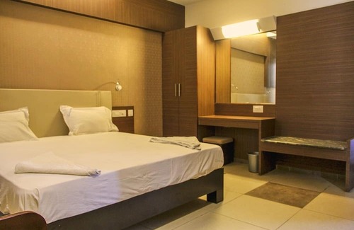 Madurai Main House | Calm Stay West Tower Of Meenakshi Amman Temple