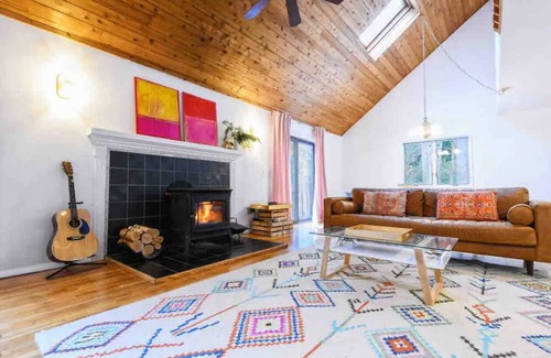 Jewett House | Cabin 10 Minutes to ski Hunter&Windham, Sleeps 6, Snowshoeing, Huge Property