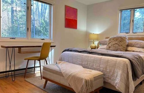 Jewett House | Cabin 10 Minutes to ski Hunter&Windham, Sleeps 6, Snowshoeing, Huge Property