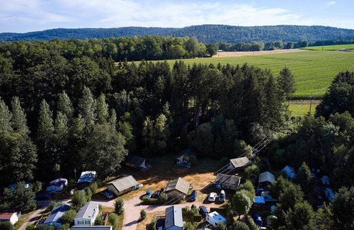 Corcieux Ski Chalet | Luxe Sanitary 5 pers. VillaTent at small charming campsite Au Clos de la Chaume