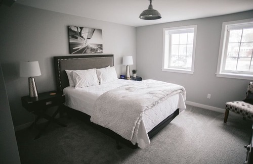 Bridgman House | Spacious Downtown Suite Close to Beach-Silver suite #1