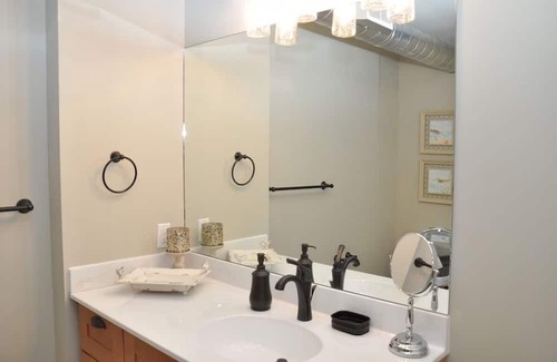 Bridgman House | Luxury Condo-Lakeside Suite #3