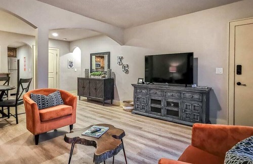 West Plaza Condo | Large Plaza 2BR/2BTH