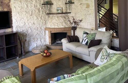 Universal House | Well situated comfortable luxury villa with swimming pool.
