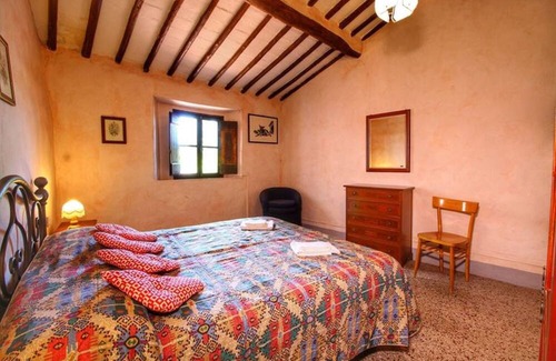 Radicondoli Apartment | Apartment with terrace in Tuscany