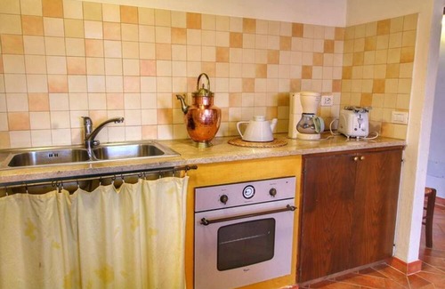 Radicondoli Apartment | Isolated building in the green, Tuscan