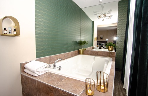 Sainte-Marie House | Jet Spa for Couples in Romantic Room at Boutique Hotel in the Village