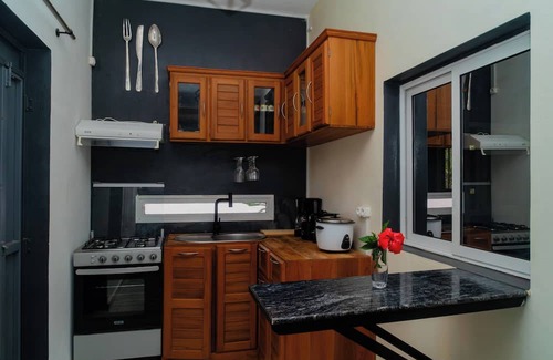 Hell-Ville House | Cattleya Guest House