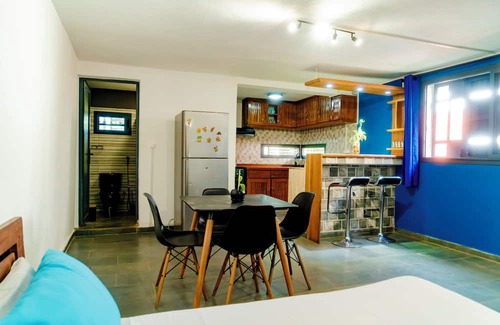 Hell-Ville House | Cattleya Guest House