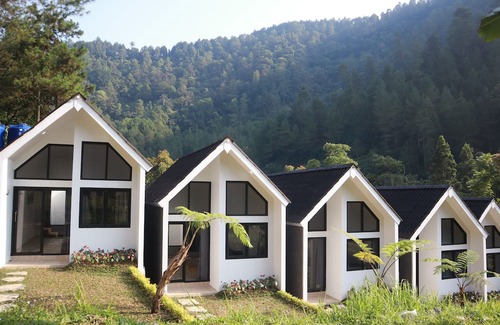 Hargomulyo Cabin | Ulya Kabin Tawangmangu