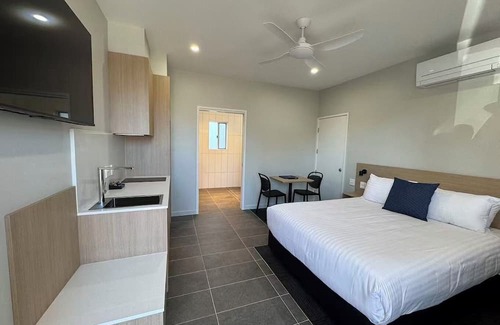 Wilsonton Hotel | Avenue West Studio Units