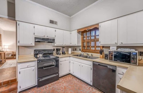 Whitehaven House | Pomona Cottage