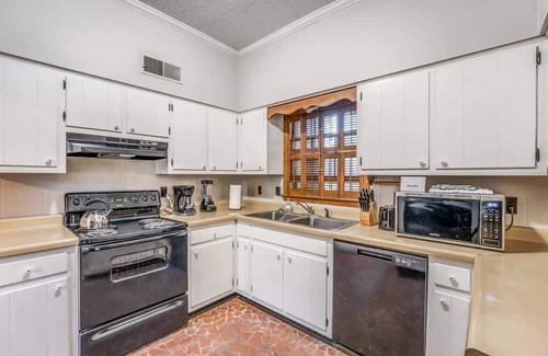 Whitehaven House | Pomona Cottage