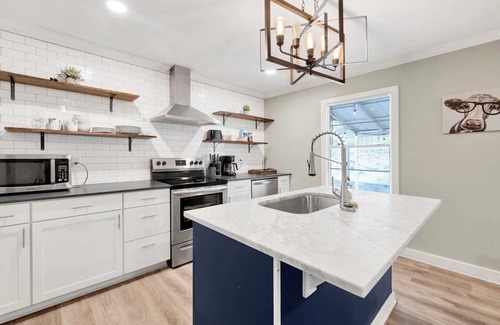 Crestline Heights House | 86th Cozy Coop
