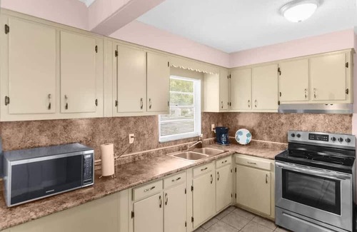 Shannon House | 57th Blushing Bungalow