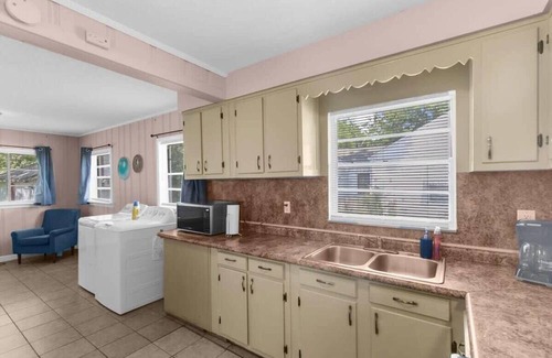 Shannon House | 57th Blushing Bungalow