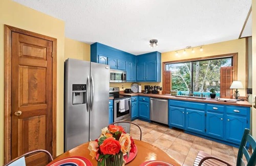 Madison House | Eastview Drive Jolly Green Giant