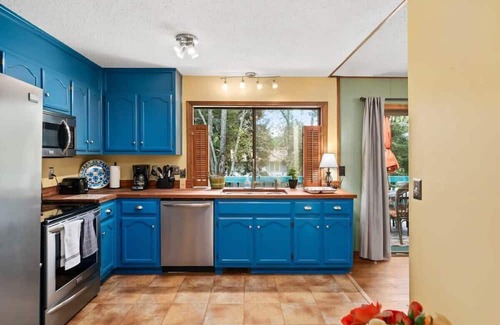 Madison House | Eastview Drive Jolly Green Giant