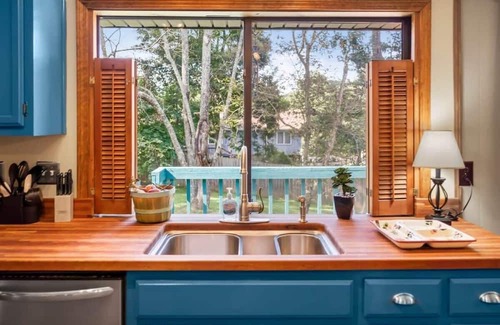 Madison House | Eastview Drive Jolly Green Giant