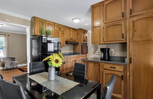 Madison House | Gilmore Retro Pad