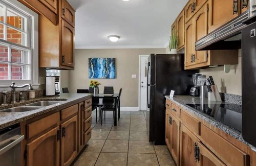 Madison House | Gilmore Retro Pad