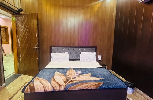 Mathura House | Shri Radhika Dham