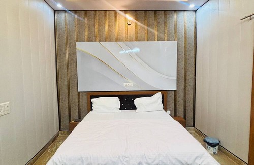 Mathura House | Shri Radhika Dham