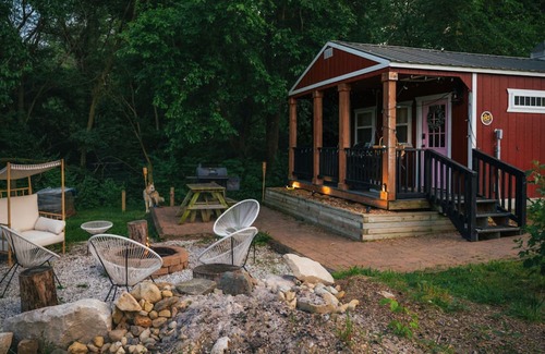 West Newton Apartment | Ruby s Red Cabin Hot Tub Nature Horses Indy