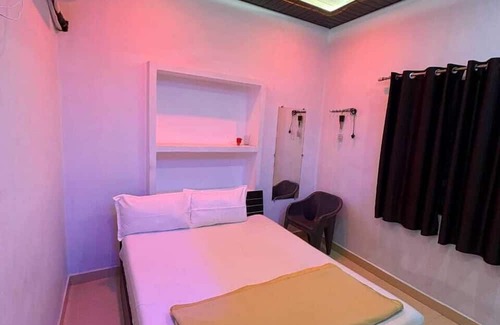 Sarnath Bed & Breakfast | Sumedha Galaxy Inn