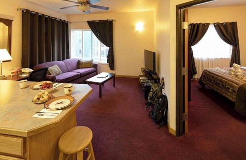 Valdez Hotel | Totem Hotel and Suites