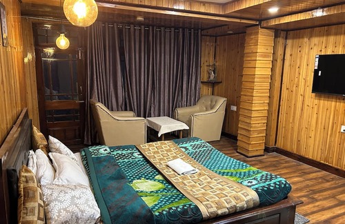 Darjeeling Hotel | The Rooftop By Darjeeling